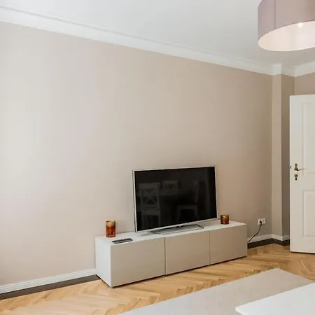 Moderne Fuer Junggebliebene In Kreuzberg-3l ベルリン