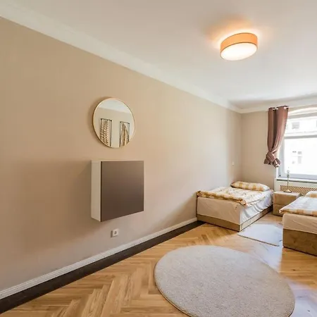 Moderne Fuer Junggebliebene In Kreuzberg-3l * ברלין